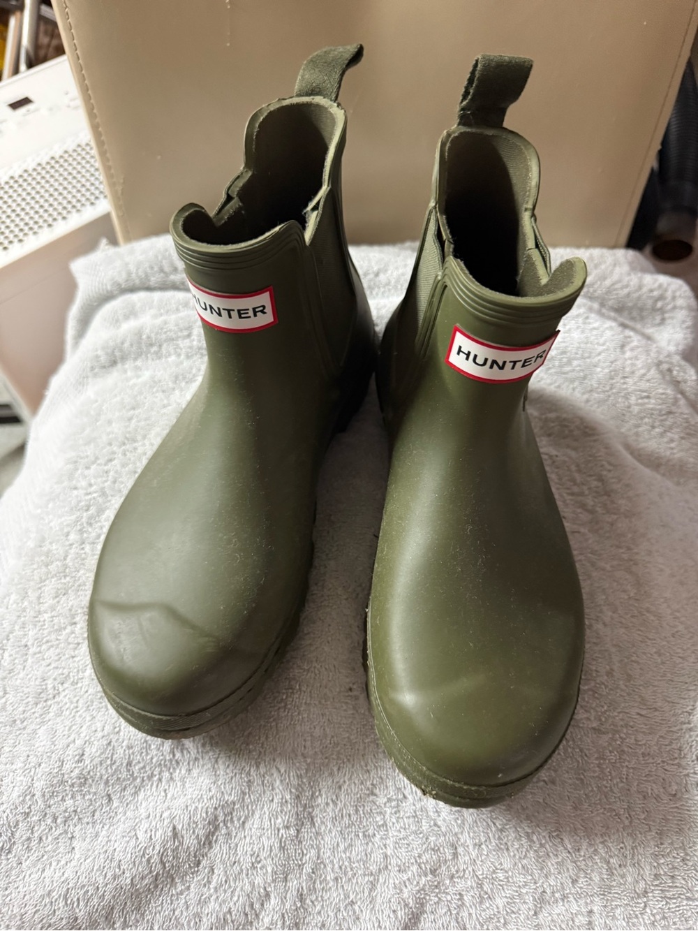 Hunter Woman’s Olive Green Chelsea Rain Boots